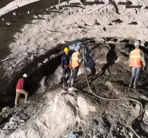 白银拱顶带模注浆料的施工流程及注意事项